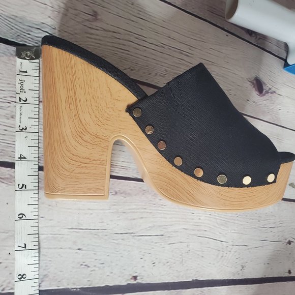 Shoe Dazzle Tarena Studded Platform Sandal - Picture 6 of 16